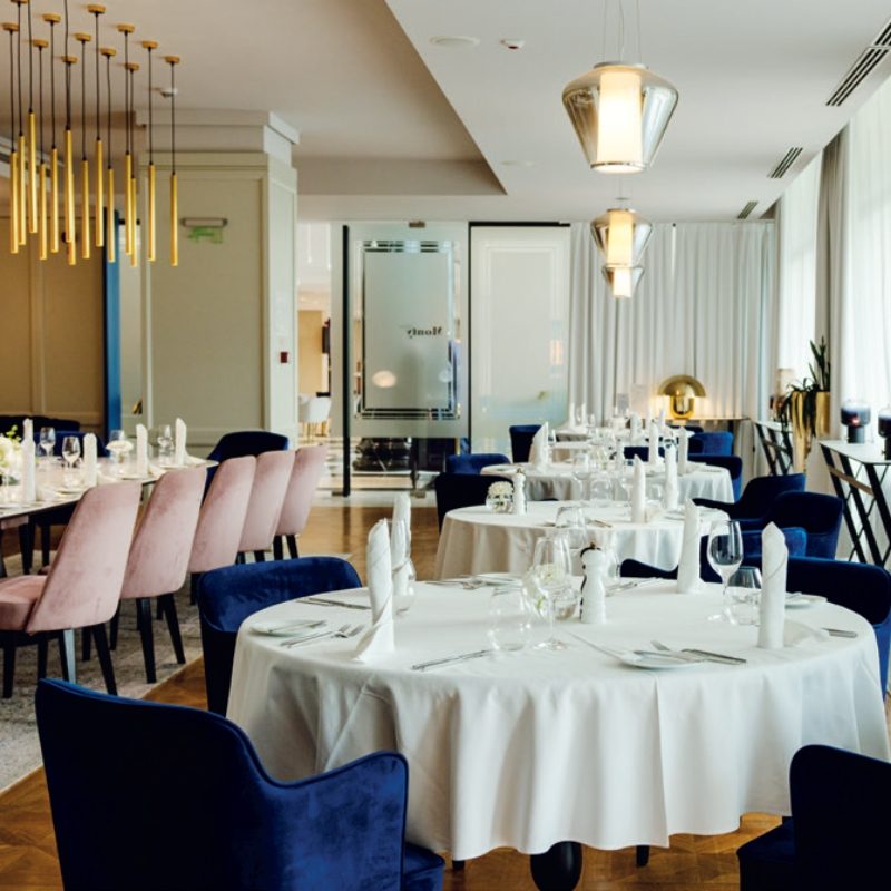 Monty Restaurant
